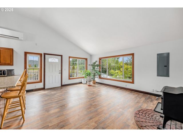 250 VALLEY VIEW Rd, Sutherlin, OR 97479