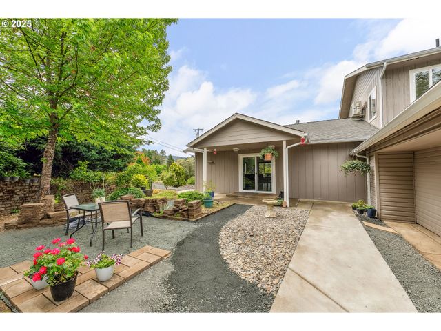 250 VALLEY VIEW Rd, Sutherlin, OR 97479