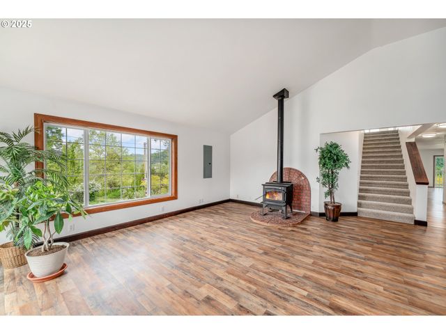 250 VALLEY VIEW Rd, Sutherlin, OR 97479