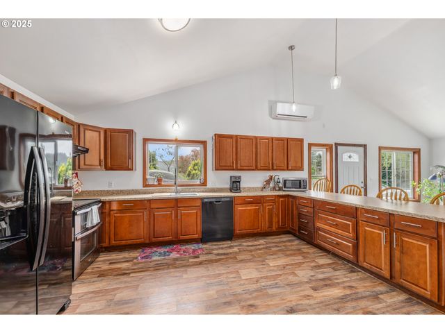 250 VALLEY VIEW Rd, Sutherlin, OR 97479