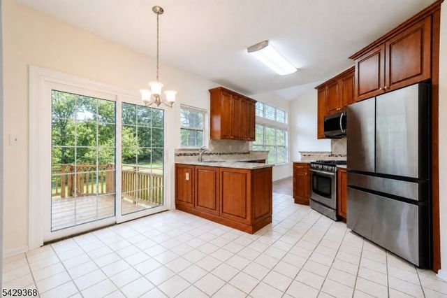9 Cambridge Ct, Montgomery Twp., NJ 08540