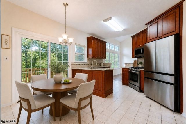 9 Cambridge Ct, Montgomery Twp., NJ 08540