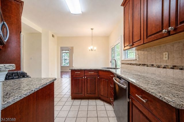 9 Cambridge Ct, Montgomery Twp., NJ 08540