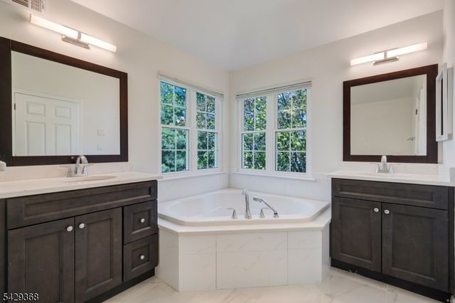 9 Cambridge Ct, Montgomery Twp., NJ 08540