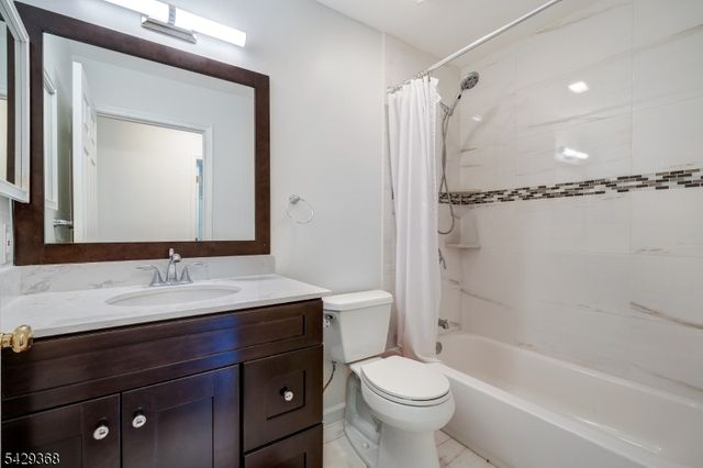 9 Cambridge Ct, Montgomery Twp., NJ 08540