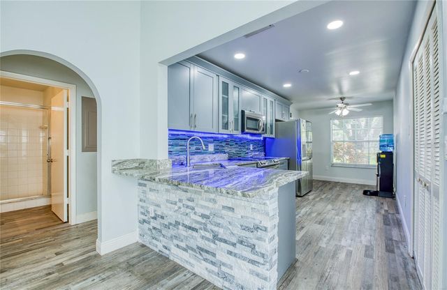 2390 BENTLEY DR, Palm Harbor, FL 34684