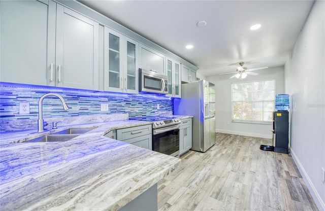 2390 BENTLEY DR, Palm Harbor, FL 34684