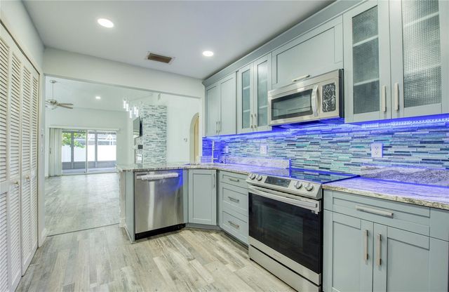 2390 BENTLEY DR, Palm Harbor, FL 34684