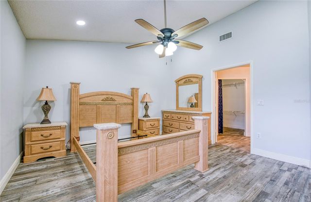 2390 BENTLEY DR, Palm Harbor, FL 34684