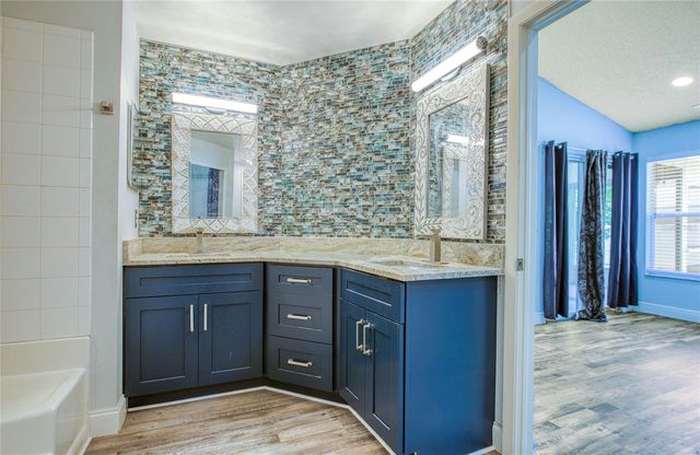 2390 BENTLEY DR, Palm Harbor, FL 34684