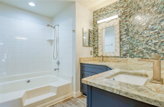 2390 BENTLEY DR, Palm Harbor, FL 34684