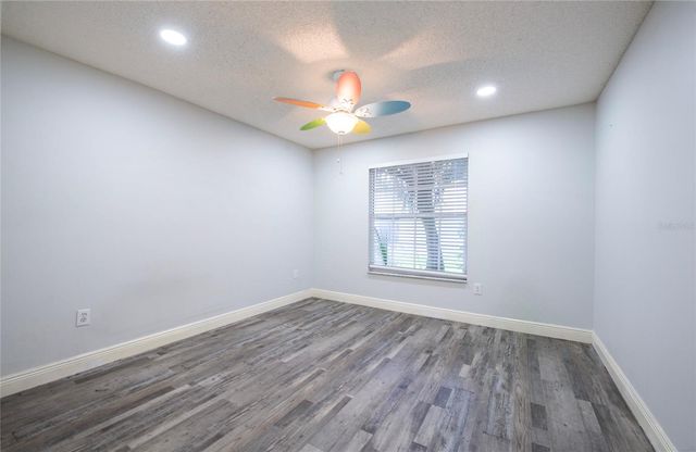 2390 BENTLEY DR, Palm Harbor, FL 34684