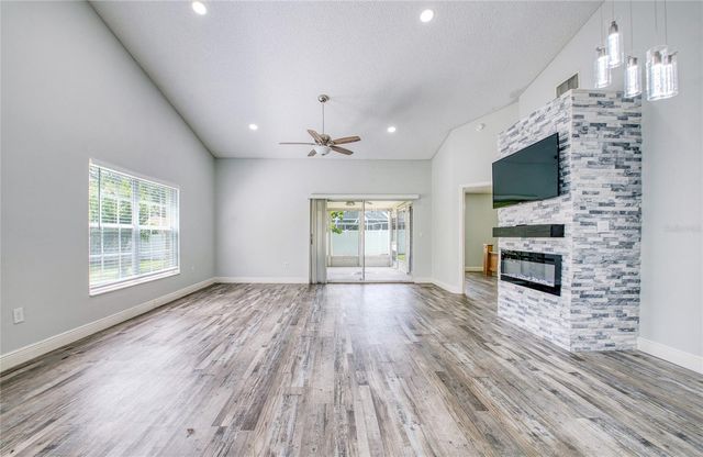 2390 BENTLEY DR, Palm Harbor, FL 34684