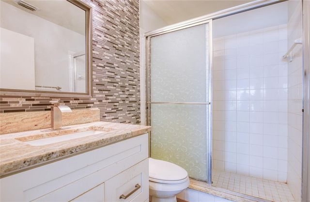 2390 BENTLEY DR, Palm Harbor, FL 34684