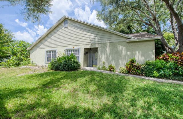 2390 BENTLEY DR, Palm Harbor, FL 34684
