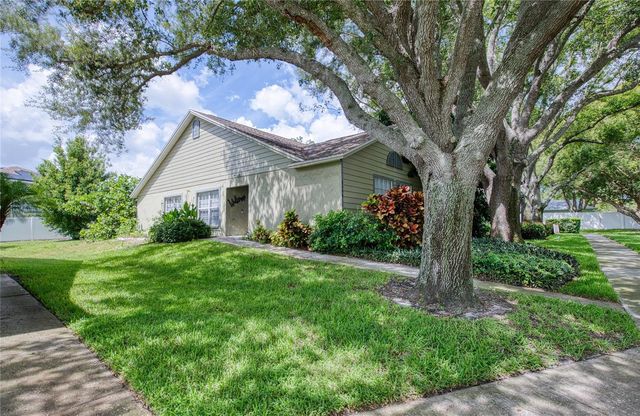 2390 BENTLEY DR, Palm Harbor, FL 34684
