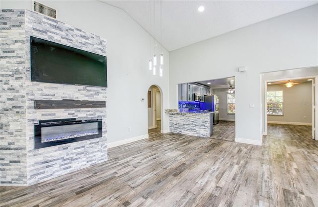 2390 BENTLEY DR, Palm Harbor, FL 34684