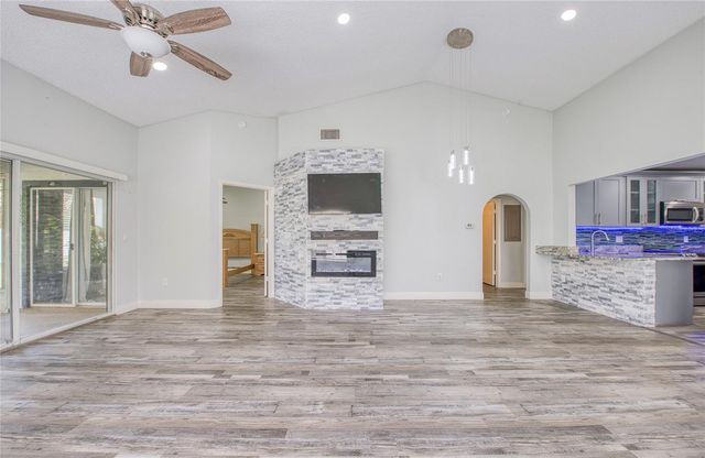 2390 BENTLEY DR, Palm Harbor, FL 34684
