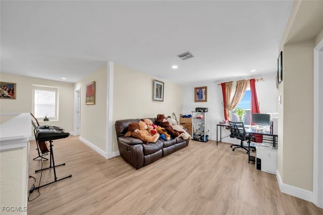 207 NE 24th TER, Cape Coral, FL 33909