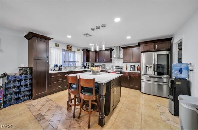 207 NE 24th TER, Cape Coral, FL 33909