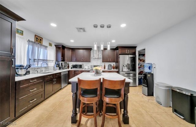 207 NE 24th TER, Cape Coral, FL 33909