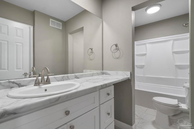 4252 Acacia Dr, Pensacola, FL 32503