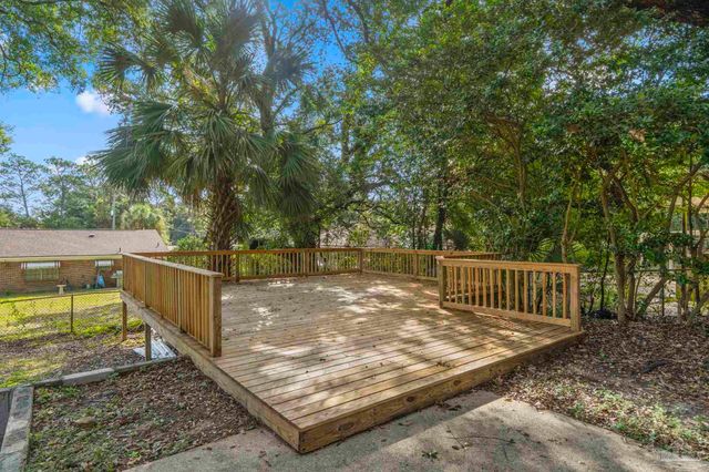 4252 Acacia Dr, Pensacola, FL 32503