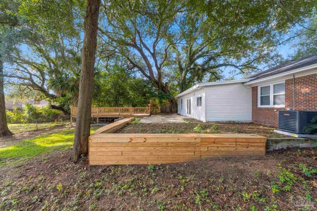 4252 Acacia Dr, Pensacola, FL 32503