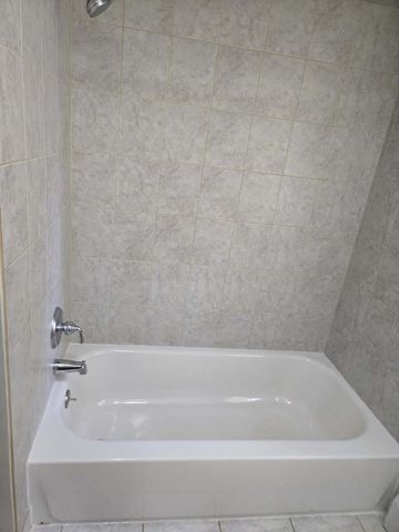 1245 La Grange Road 1F, La Grange Park, IL 60526