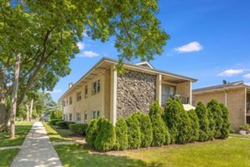 1245 La Grange Road 1F, La Grange Park, IL 60526
