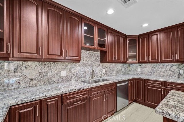 12731 Victory, North Hollywood (los Angeles), CA 91606