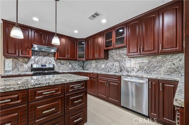 12731 Victory, North Hollywood (los Angeles), CA 91606