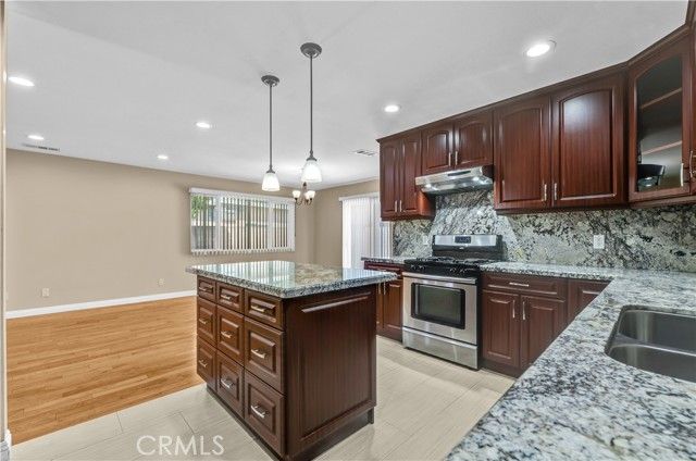 12731 Victory, North Hollywood (los Angeles), CA 91606