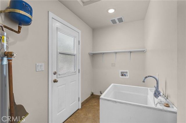 12731 Victory, North Hollywood (los Angeles), CA 91606