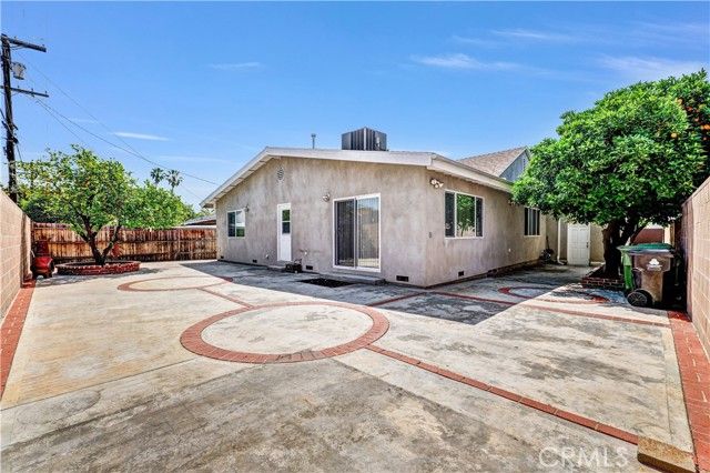 12731 Victory, North Hollywood (los Angeles), CA 91606