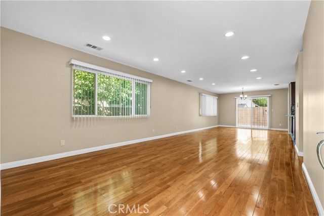 12731 Victory, North Hollywood (los Angeles), CA 91606