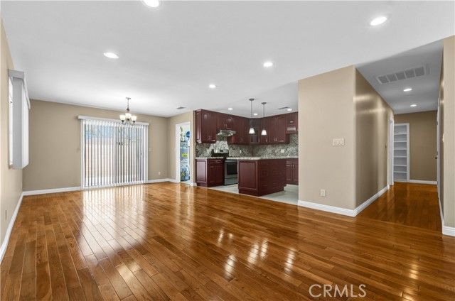 12731 Victory, North Hollywood (los Angeles), CA 91606