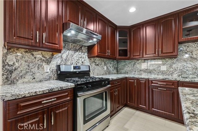 12731 Victory, North Hollywood (los Angeles), CA 91606