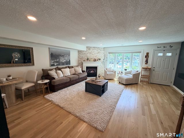 20 Wolf Hill Road 2G, Wolcott, CT 06716