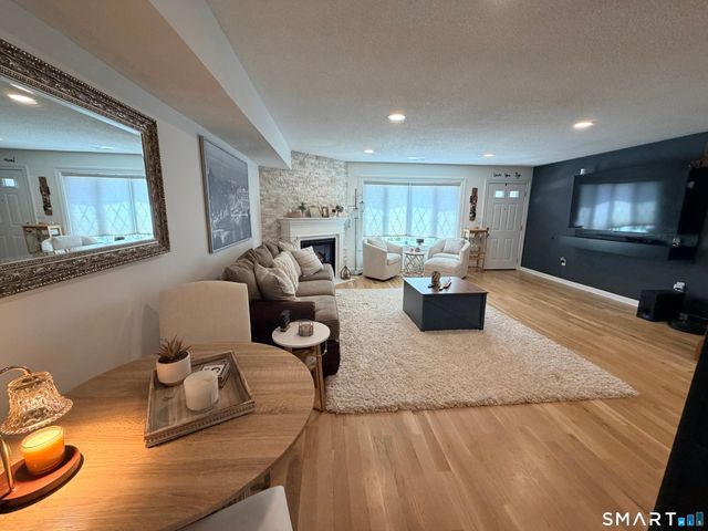 20 Wolf Hill Road 2G, Wolcott, CT 06716