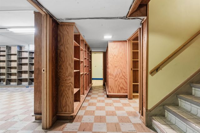 801 Park Lane, Grosse Pointe Park, MI 48230