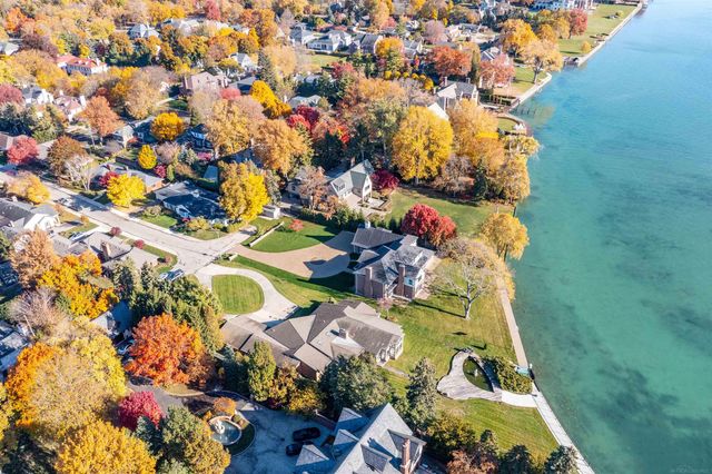 801 Park Lane, Grosse Pointe Park, MI 48230