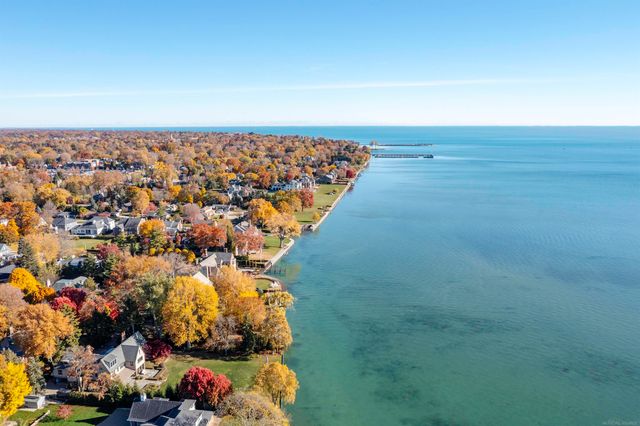 801 Park Lane, Grosse Pointe Park, MI 48230