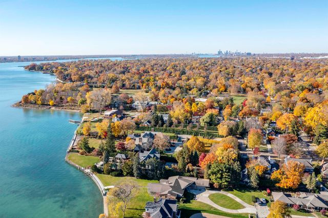 801 Park Lane, Grosse Pointe Park, MI 48230