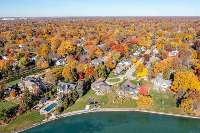 801 Park Lane, Grosse Pointe Park, MI 48230