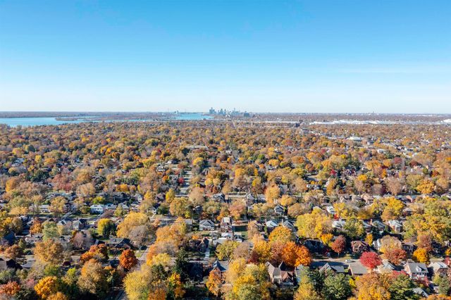 801 Park Lane, Grosse Pointe Park, MI 48230