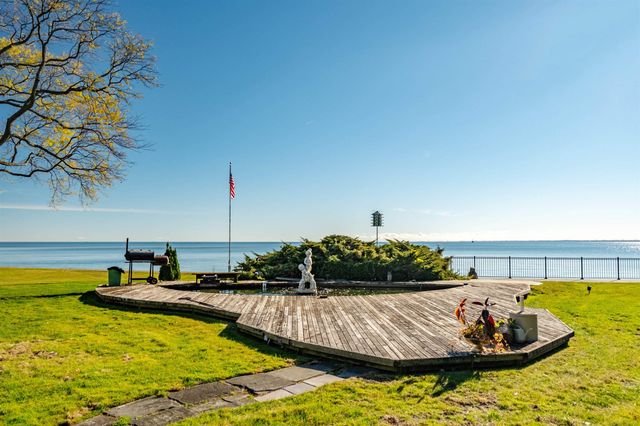 801 Park Lane, Grosse Pointe Park, MI 48230