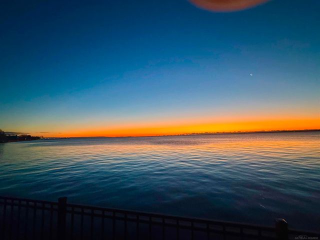 801 Park Lane, Grosse Pointe Park, MI 48230