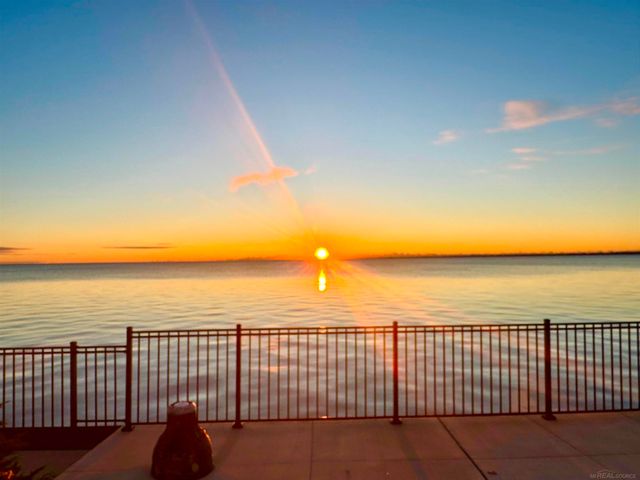 801 Park Lane, Grosse Pointe Park, MI 48230