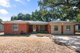 344 Bedford Court E, Bedford, TX 76022